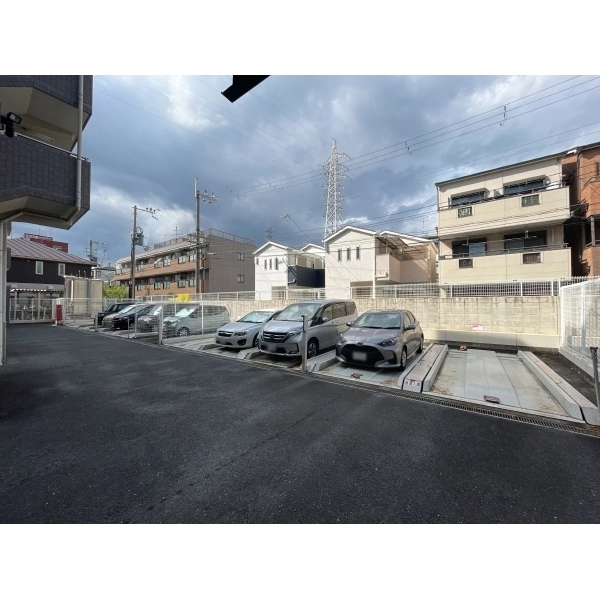 東大阪市中小阪5丁目 ソレアード三貴 駐車スペース