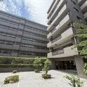 芦屋ハイツ翠ヶ丘 マンション外観です。