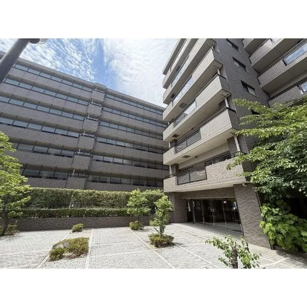 芦屋ハイツ翠ヶ丘 マンション外観です。