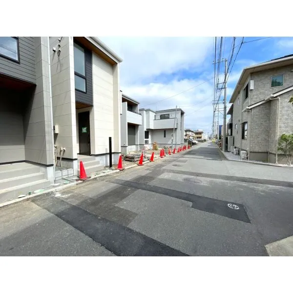 茅ヶ崎市円蔵１丁目 前面道路（2026年9月撮影）