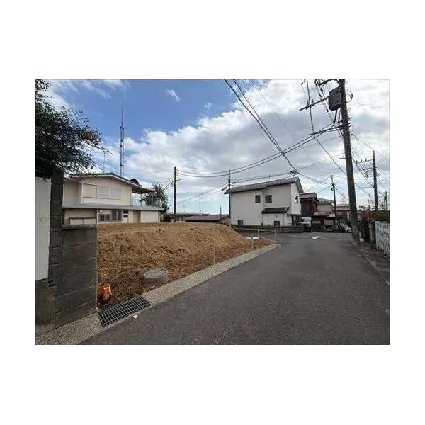 横浜市港北区高田西５丁目 前面道路（西側）