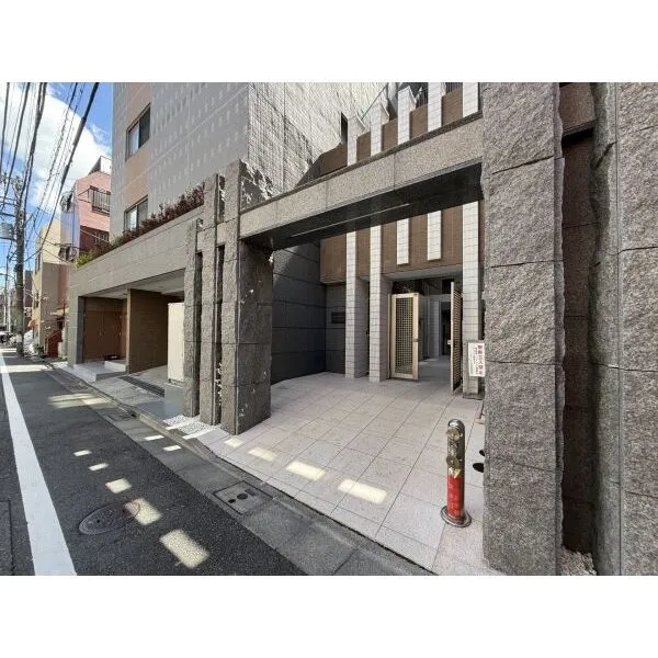 エスティメゾン四谷坂町 エントランス入口