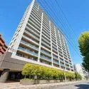 渋谷アインス 2001年12月築。地上18階地下1階建、総戸数167戸のマンションです。ペット飼育可(細則有り)。