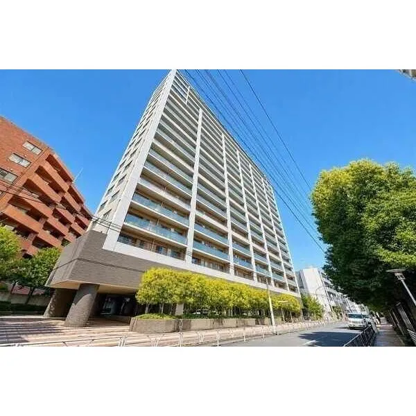 渋谷アインス 2001年12月築。地上18階地下1階建、総戸数167戸のマンションです。ペット飼育可(細則有り)。