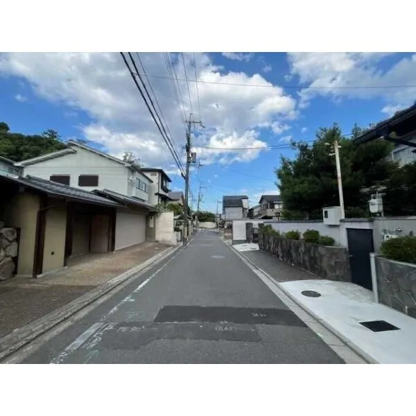 京都市右京区龍安寺塔ノ下町 前面道路(撮影年月：2026年07月)