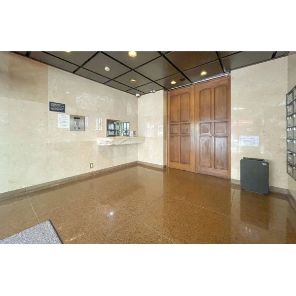 ロイヤルハイツ新宿御苑 エントランス