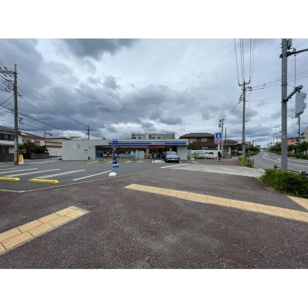 昭島市田中町1丁目 ローソン 昭島緑町一丁目(コンビニ)まで約240m(徒歩3分)