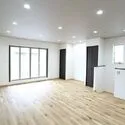 名古屋市千種区春岡通５丁目 LDKは、ゆとりある約20.2帖の広さです。南・東側の2面採光設計につき、陽当り・通風良好です。