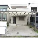 名古屋市千種区春岡通５丁目 雨に濡れずに、車を乗り降りできます。南側前面道路の幅員は約6mあり、車の出し入れがしやすいです。