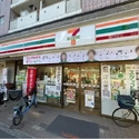 世田谷区赤堤４丁目 セブンイレブン世田谷松原駅前店（コンビニ）まで約390m（徒歩5分）