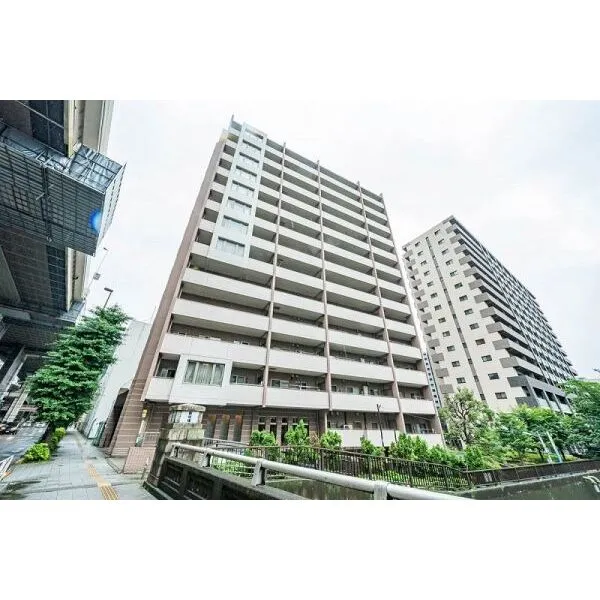 グローリオ板橋本町 総戸数102戸のマンション外観