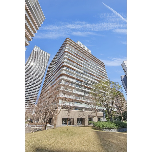 ＨＡＲＵＭＩ　ＦＬＡＧ　ＰＡＲＫ　ＶＩＬＬＡＧＥ 外観