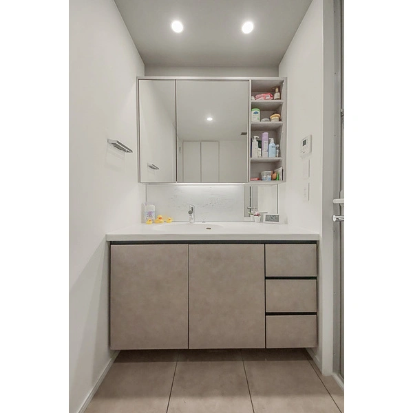 ＨＡＲＵＭＩ　ＦＬＡＧ　ＰＡＲＫ　ＶＩＬＬＡＧＥ 洗面室※家具・調度品は価格に含まれません