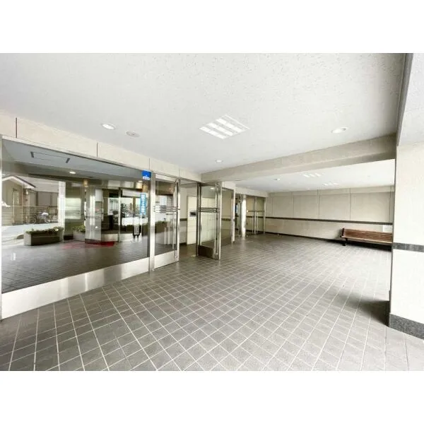 ライオンズマンション西新井高道公園 エントランス
