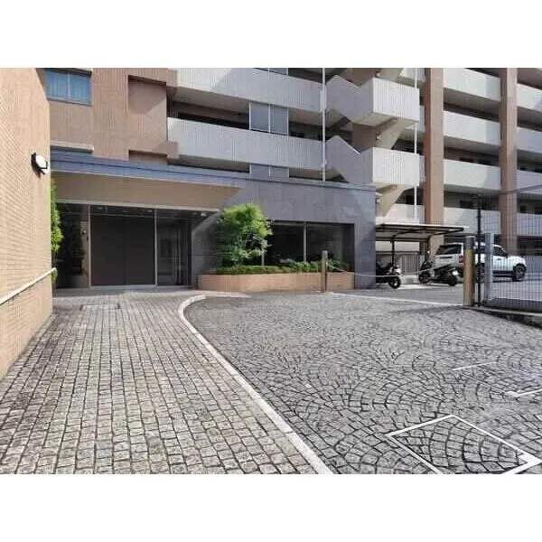 パークハウス千石丸山町 ■芝生の専用庭(30.08m2)付 × 80.04m2・3LDK住戸