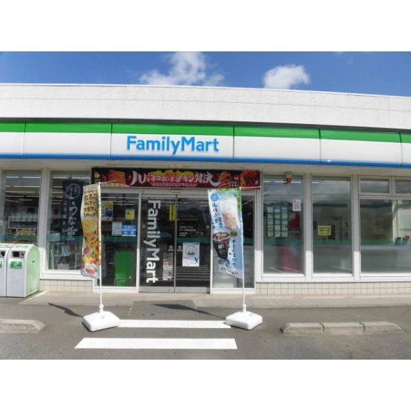 厚木市温水西２丁目 ファミリーマートサンズ厚木温水店（コンビニ）まで約80m（徒歩1分）