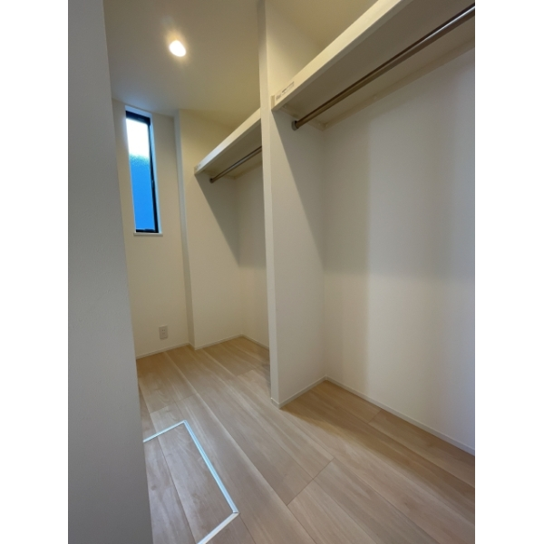 川崎市高津区下作延７丁目 主寝室にある便利なウォークインクローゼット