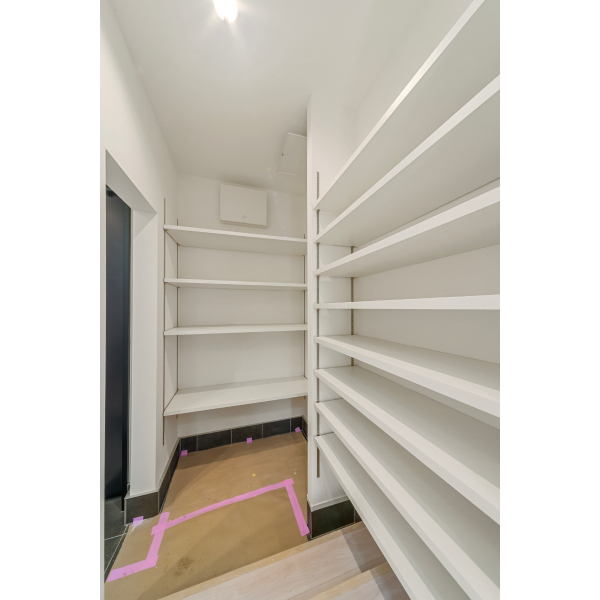 川崎市高津区下作延７丁目 玄関のシューズインクローゼット