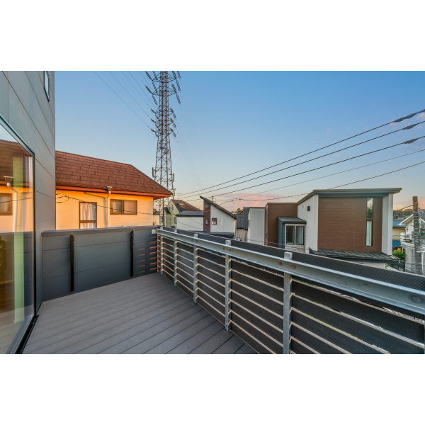 川崎市高津区下作延７丁目 夕暮れ時のバルコニー