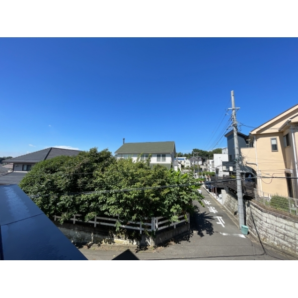 川崎市高津区下作延7丁目 青い空と緑が清々しい2階バルコニーからの眺望