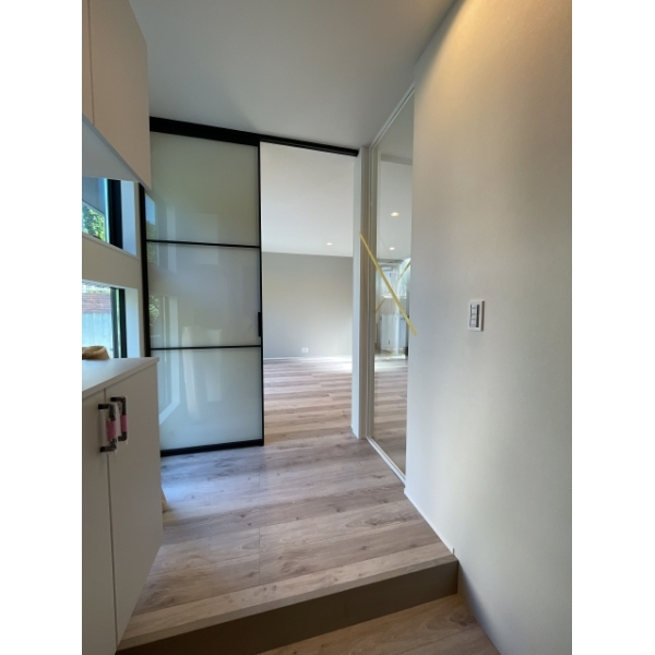 川崎市高津区下作延7丁目 1階 玄関と玄関ホール