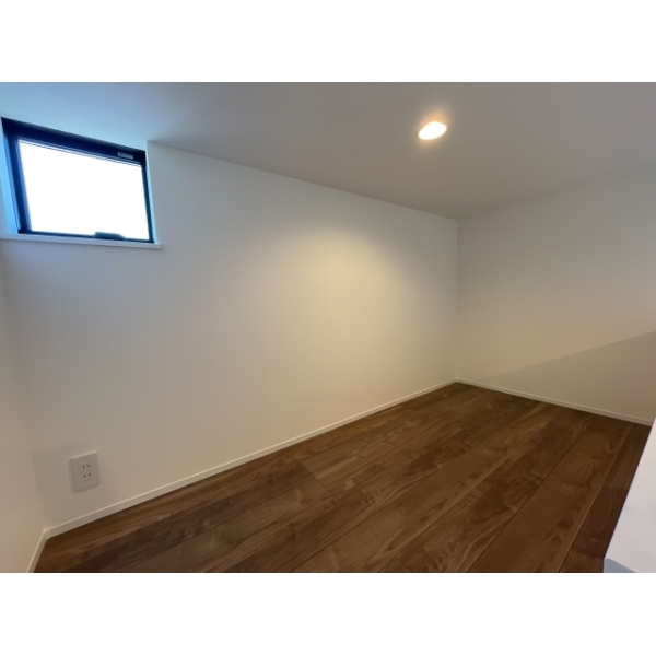 川崎市高津区下作延7丁目 洋室から上がれる使い勝手の良いロフト