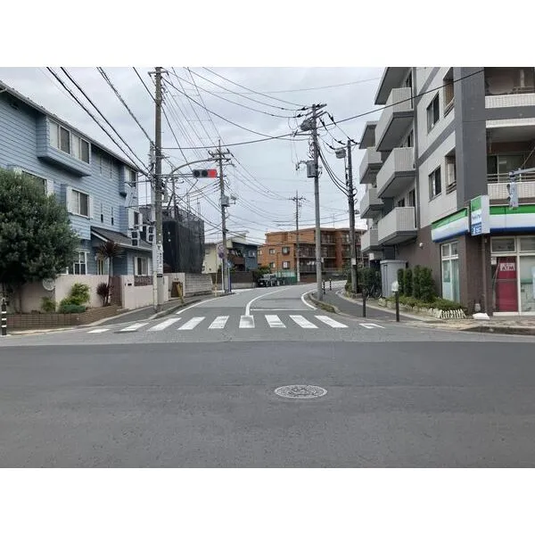 プライムスクエアー幕張本郷 前面道路(北西側)