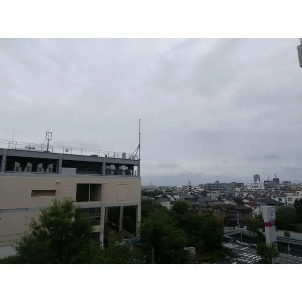 ライオンズステージ川口 バルコニーからの眺望。晴れた日には富士山が望めます（眺望は永続的に保証できるものではありません）