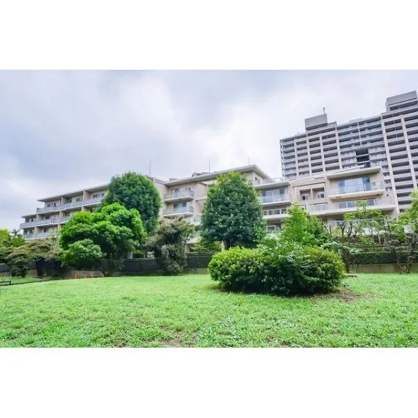 深沢ハウスG棟 G棟の外観　駒沢公園まで約70ｍ（徒歩1分）