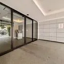 グランイーグル千歳船橋 入り口が自動ドアのためお荷物等で手がふさがっていてもスムーズな入室が可能です。