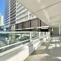 津田沼　ザ・タワー 津田沼駅方面からデッキアクセス