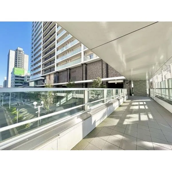 津田沼 ザ・タワー 津田沼駅方面からデッキアクセス