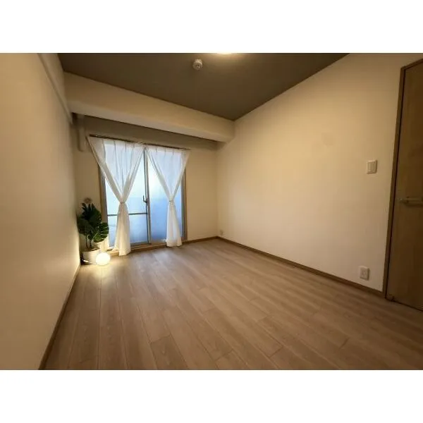 パレス新伊丹二番館 家具・照明は価格に含まれます。(食器・観葉植物・フロアライト以外)