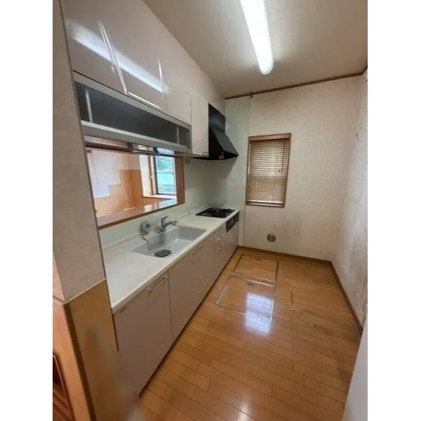 松戸市新松戸南１丁目 床下収納付の対面キッチン（約3.7畳）