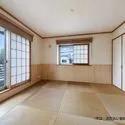 松戸市新松戸南１丁目 バルコニーに面した2階出窓付和室約7畳
