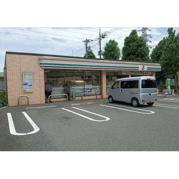 松戸市新松戸南１丁目 セブンイレブン松戸西馬橋２丁目店（コンビニ）まで約320m（徒歩4分）