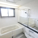 千里・桃山台プライマージュ 雨の日も快適、浴室乾燥機。浴室内のカビ対策にも一役買います