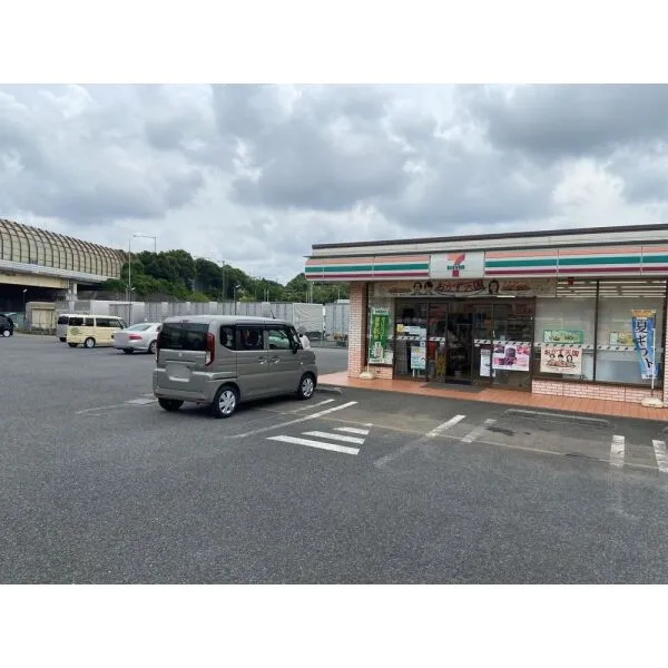 伊勢原市高森4丁目 セブンイレブン伊勢原高森店(コンビニ)まで約770m(徒歩10分)