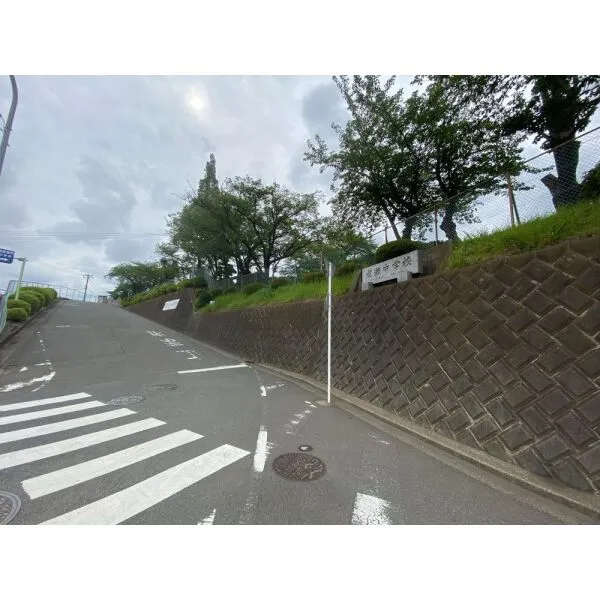 伊勢原市高森4丁目 伊勢原市立成瀬中学校(中学校)まで約840m(徒歩11分)