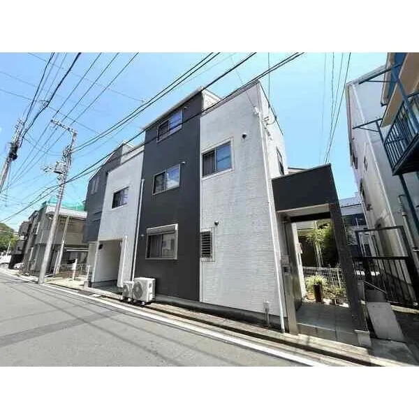 横浜市中区小港町3丁目 各居室や洗面所、浴室、トイレなどに窓があり、通風良好