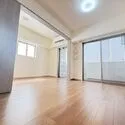 サンクレイドル上野II 洋室とDKは間仕切り開放で一体感があり快適な室内空間を演出しております。