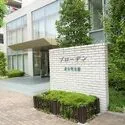 ブローデン青木町公園 オートロック付のエントランス