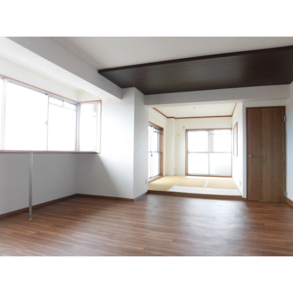 丸美タウンマンション昭和橋 LDKと和室には仕切りがなく、開放感があります。