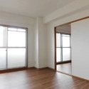 丸美タウンマンション昭和橋 北東和室と南東洋室の間の洋室です。南東洋室とは襖により仕切られております。