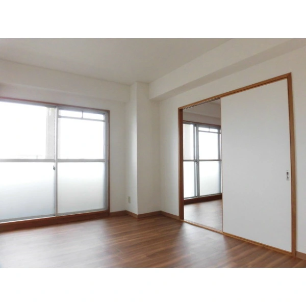 丸美タウンマンション昭和橋 北東和室と南東洋室の間の洋室です。南東洋室とは襖により仕切られております。