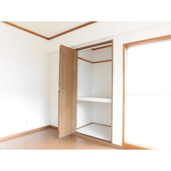 丸美タウンマンション昭和橋 南西洋室にはクローゼットがあります。