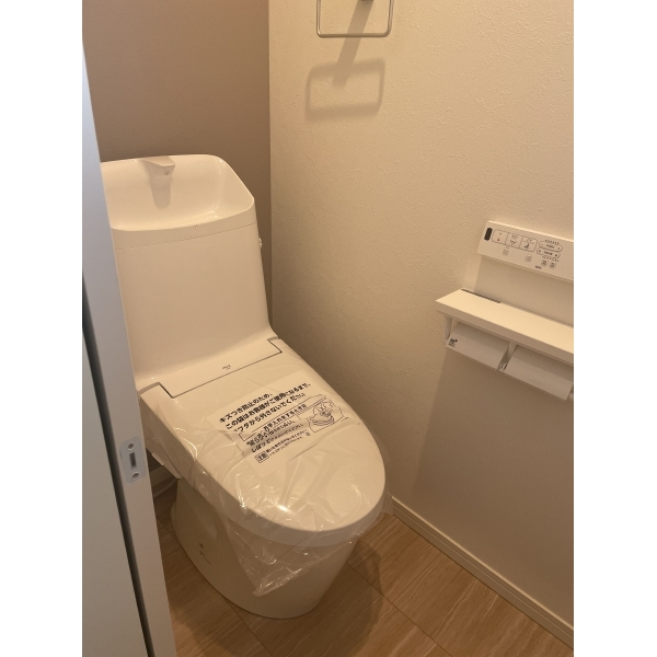 西宮市丸橋町 【2階トイレ】毎日を快適に過ごすことのできる温水洗浄便座です