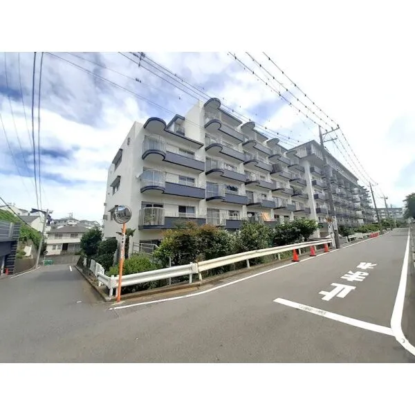上大岡ハイツＢ棟 駅、小中学校、買い物施設、公園、クリニック等が徒歩10分圏内に揃う利便性！