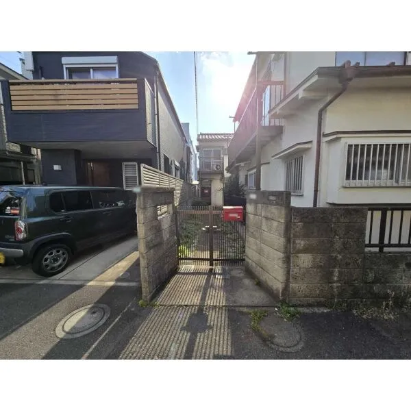 中野区野方１丁目 現地：写真中央(旗竿地入口部分)