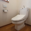 西宮市苦楽園五番町 【1階トイレ】各階、毎日を快適に過ごすことのできる温水洗浄便座です